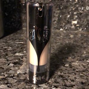 KAT VON D LOCK-IT Foundation